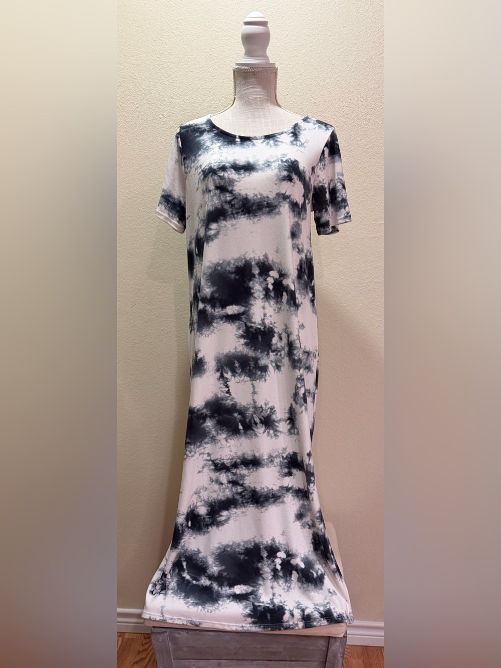 NWT FIRST LOVE Tie-Dye Short Sleeve Maxi Dress - Black and White